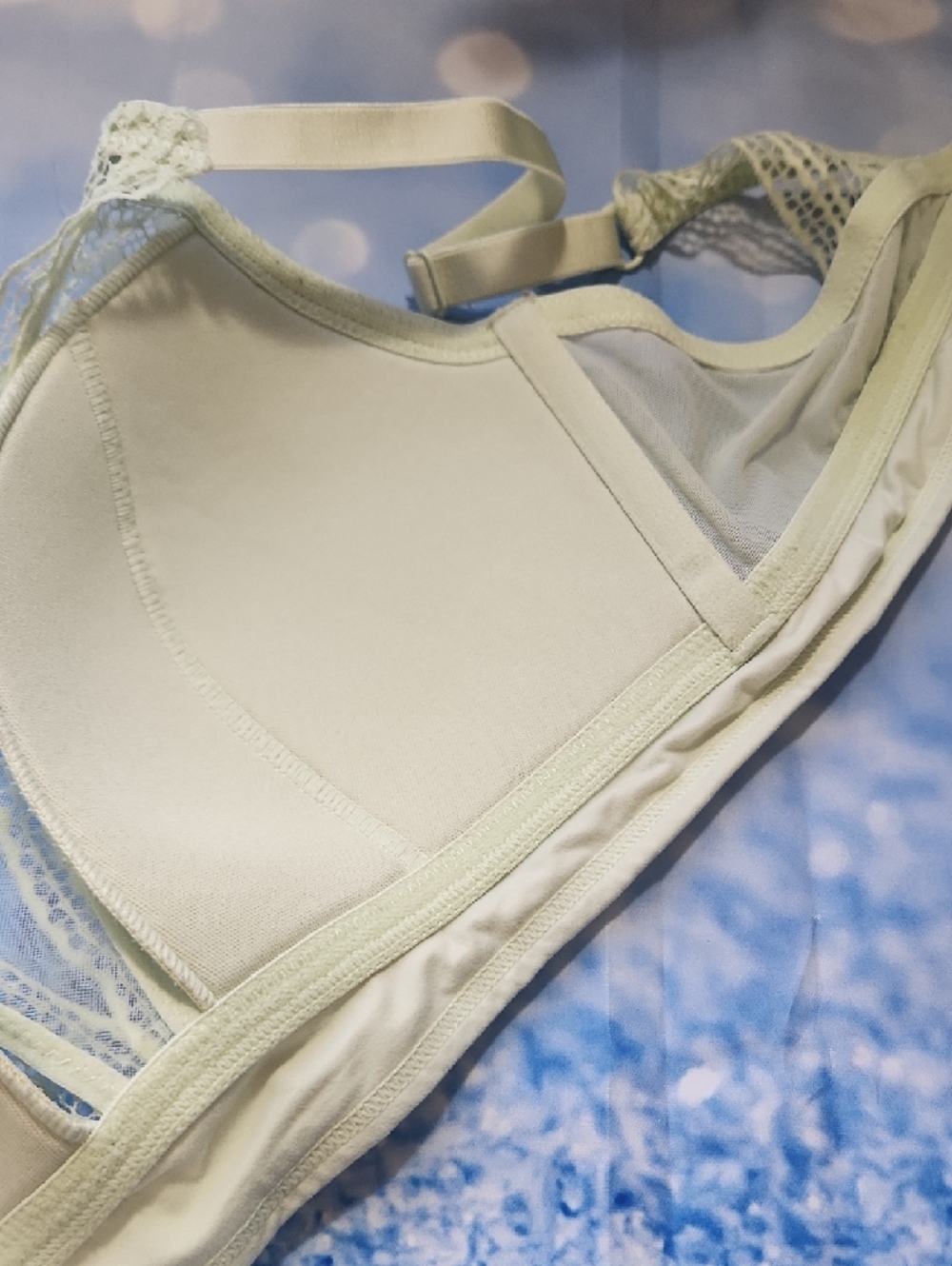 🌻🌻🌻Auden Lace Wireless Bralette in Pale Lime - Picture 5 of 6